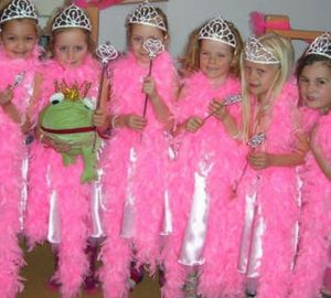 kinderfeest prinses kinderen met boa's